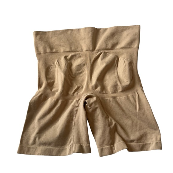 Cacique Women's Size 18/20 The Slimmer High-Waist Shaping Short - Picture 4 of 4